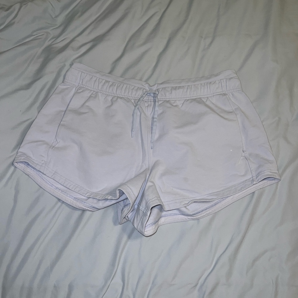 Lululemon inner glow shorts